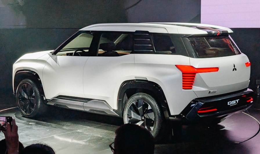 SUV 7 chỗ mới của Mitsubishi là DST Concept sắp ra mắt tại Hà Nội