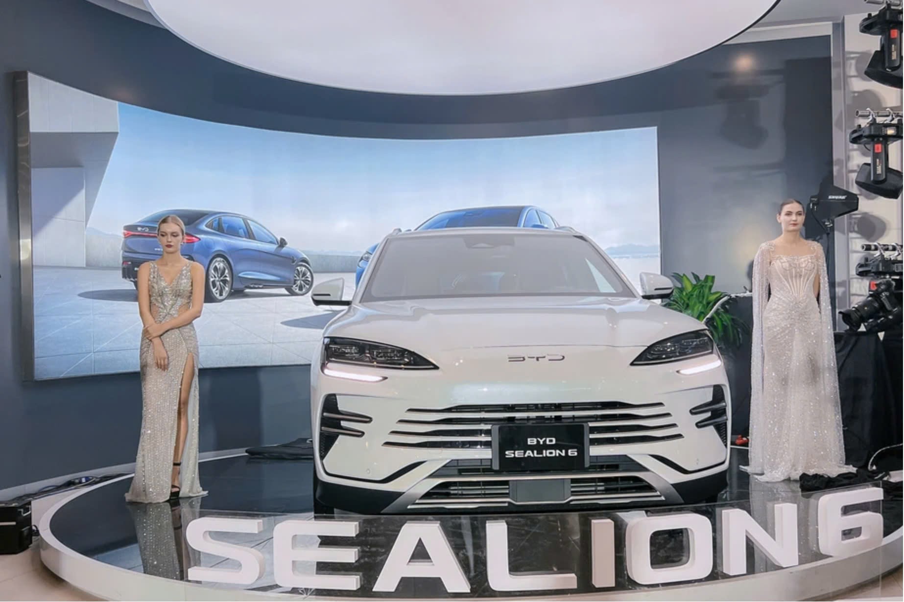 BYD Tây Hồ Hà Nội ra mắt Sealion 6 BYD Tây Hồ Hà Nội ra mắt Sealion 6