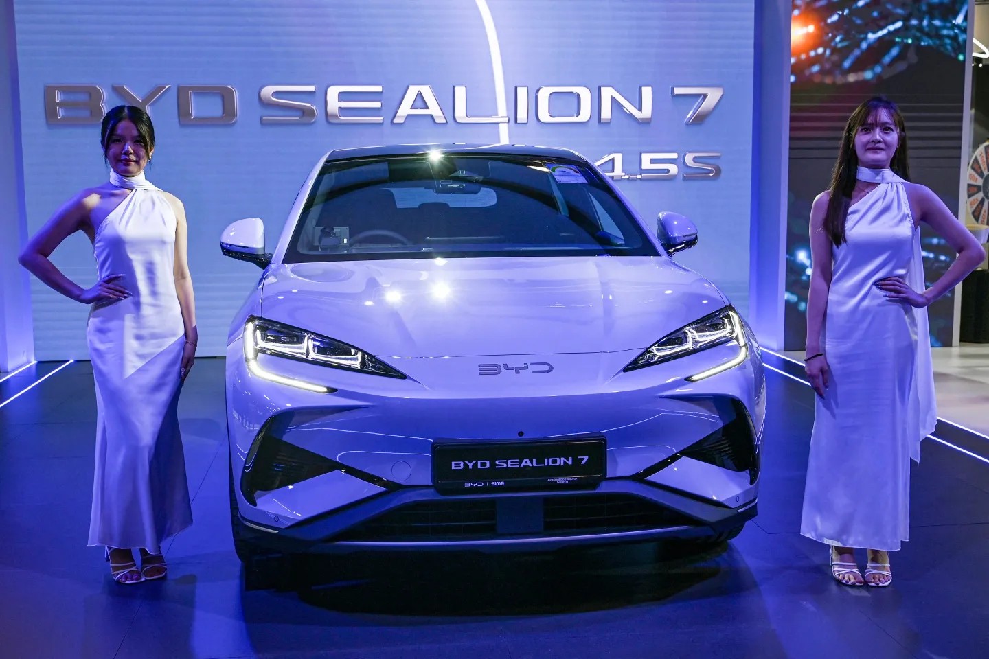 Bị BYD và Xiaomi vượt mặt, Tesla không còn là 