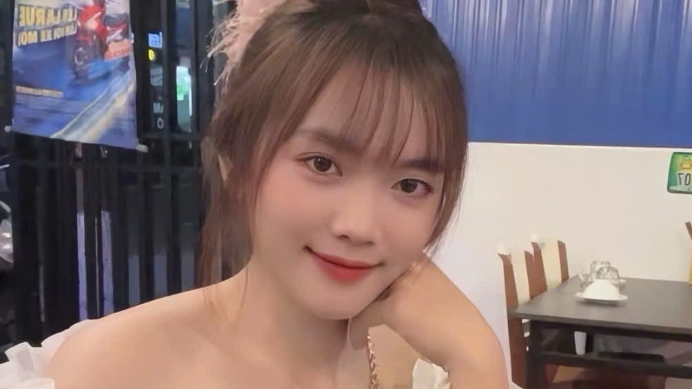 Nữ tài xế xe tải Tây Nguyên xinh đẹp yêu nghề vì thích bôn ba