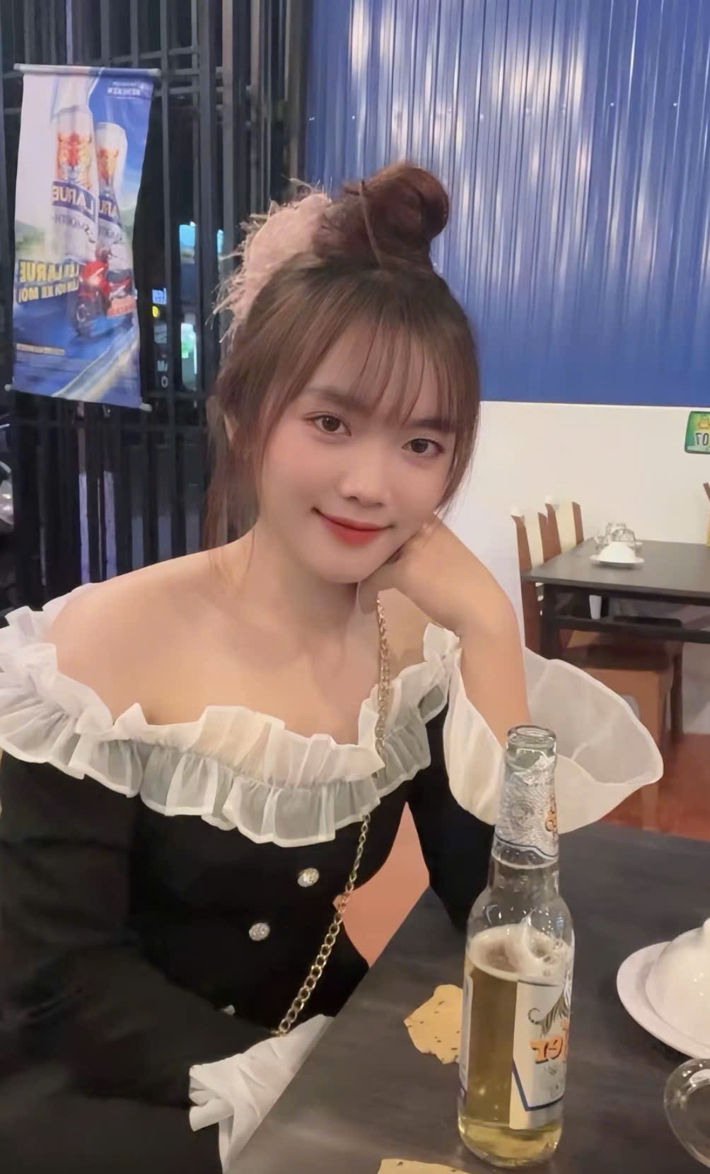Nữ tài xế Tây Nguyên tải hàng nặng: mình thích bôn ba hơn
