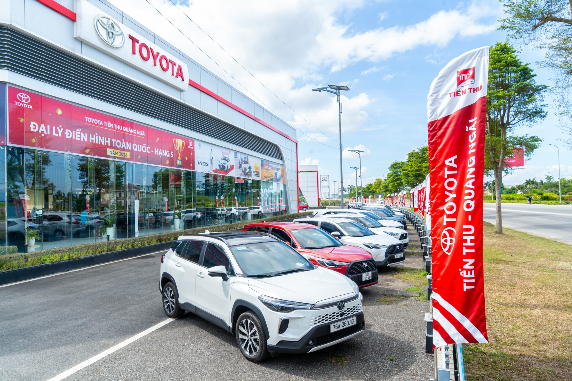 Khởi động mùa hè cùng Toyota Cross Line Up 2025