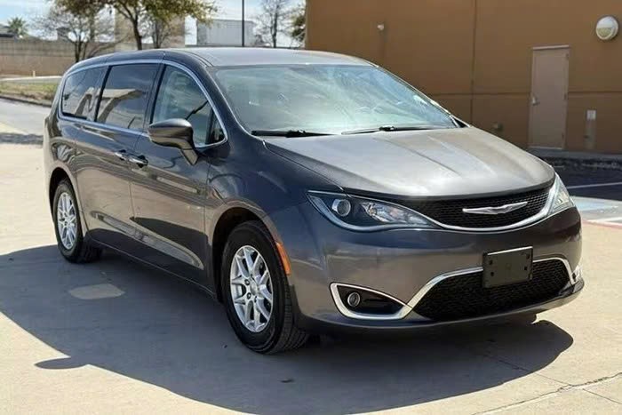 Chrysler Pacifica xuất hiện ở Hà Nội