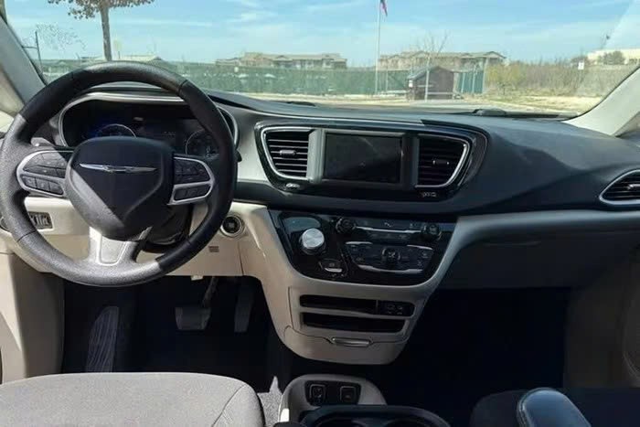 Chrysler Pacifica xuất hiện ở Hà Nội