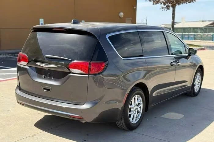 Chrysler Pacifica xuất hiện ở Hà Nội