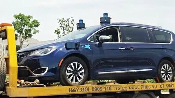 Chrysler Pacifica, đối thủ của Kia Carnival, lộ diện tại Hà Nội