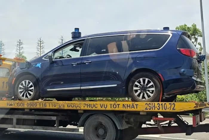 Chrysler Pacifica xuất hiện ở Hà Nội