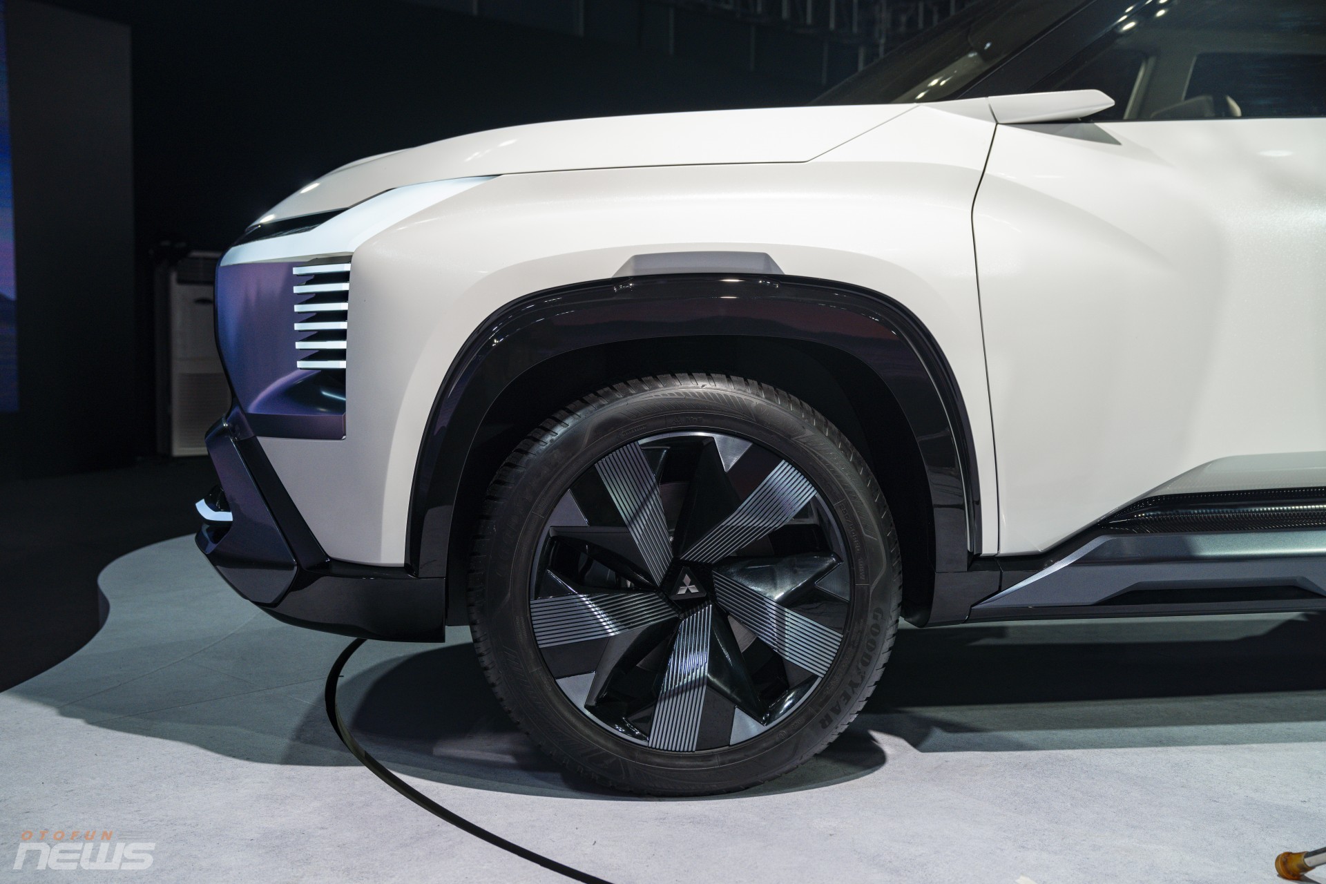 Xem trước xe SUV 7 chỗ mới của Mitsubishi, sẽ thay thế Outlander