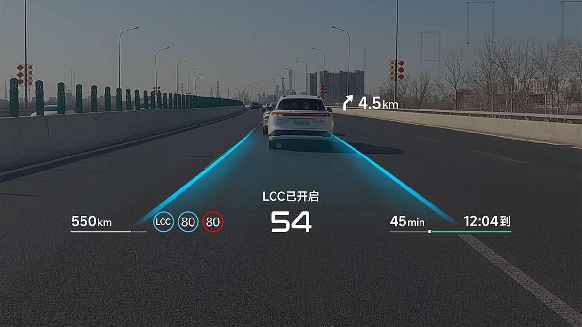 Xpeng vén màn hệ thống HUD tích hợp AI tân tiến được hợp tác phát triển cùng Huawei