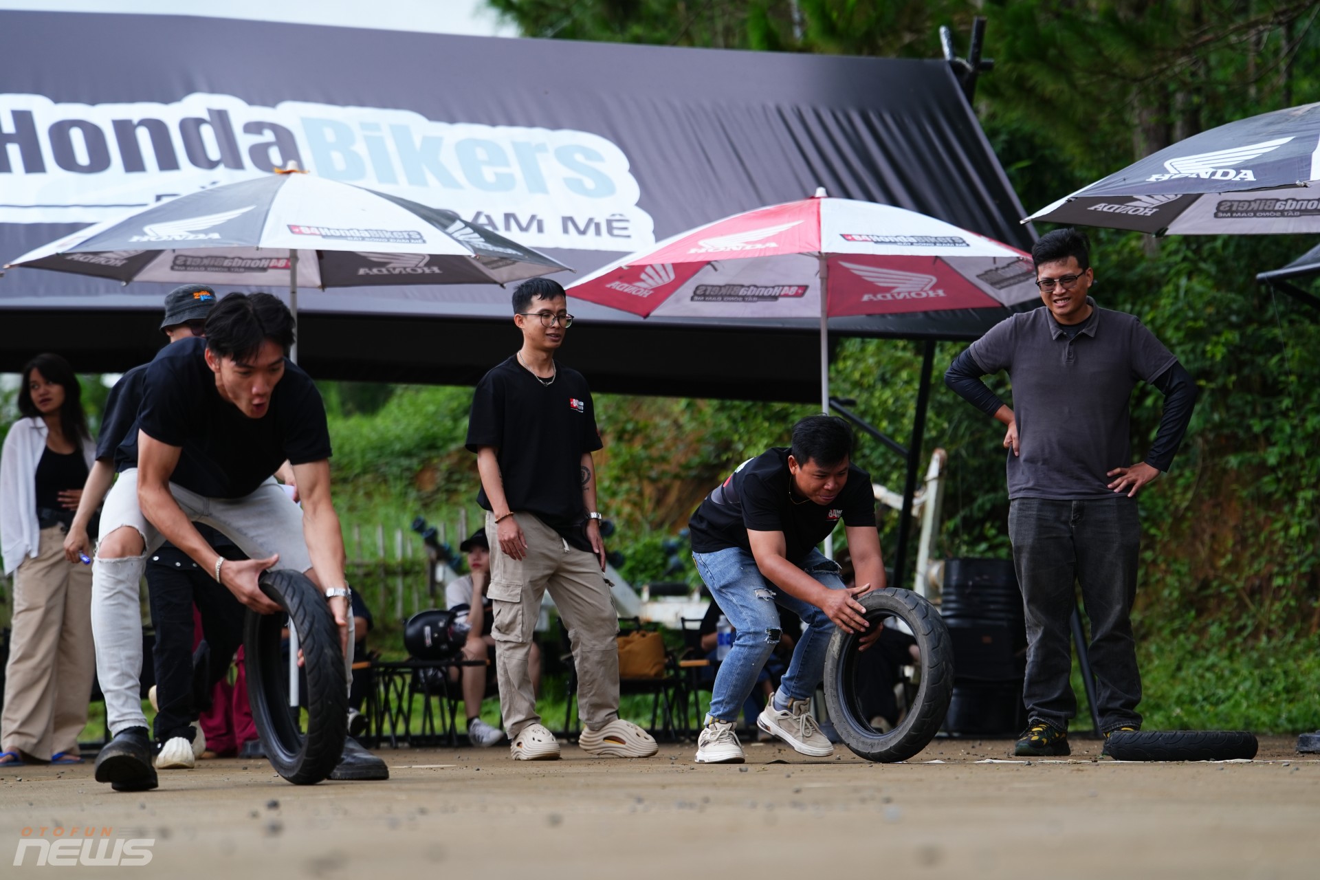 Đoàn xe hơn 200 biker xuyên rừng Bù Gia Mập, chạm đến vẻ đẹp Tà Đùng