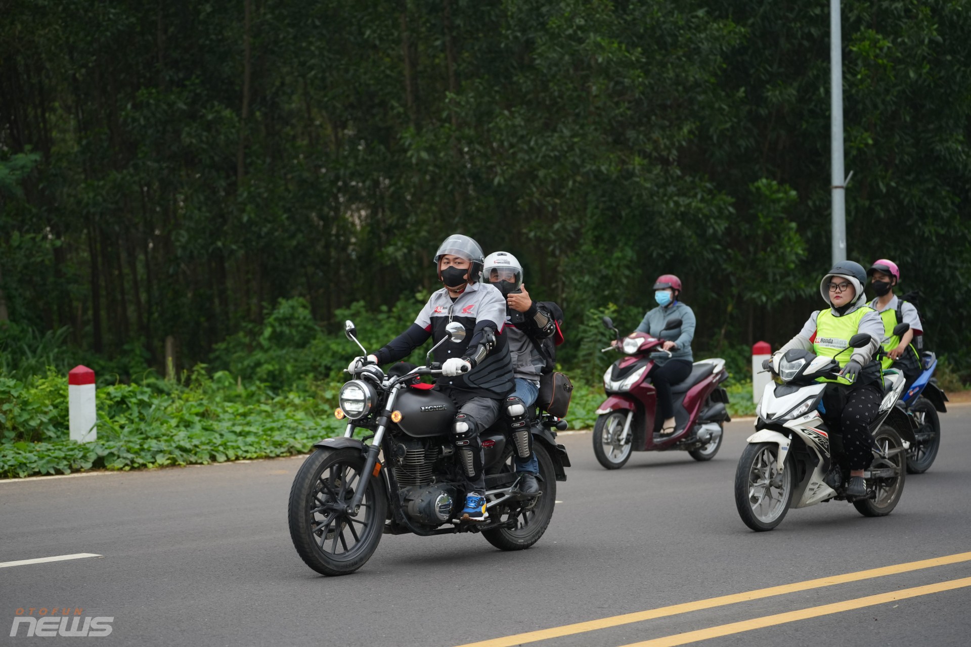 Đoàn xe hơn 200 biker thực hiện hành trình xuyên rừng Bù Gia Mập, hội ngộ tại Tà Đùng