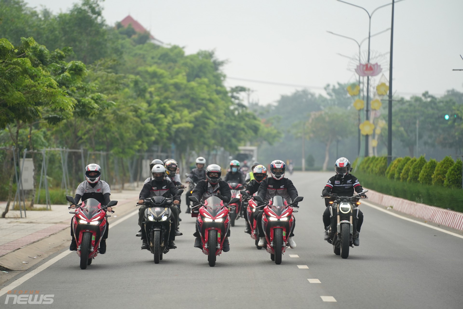 Đoàn xe hơn 200 biker xuyên rừng Bù Gia Mập, chạm đến vẻ đẹp Tà Đùng