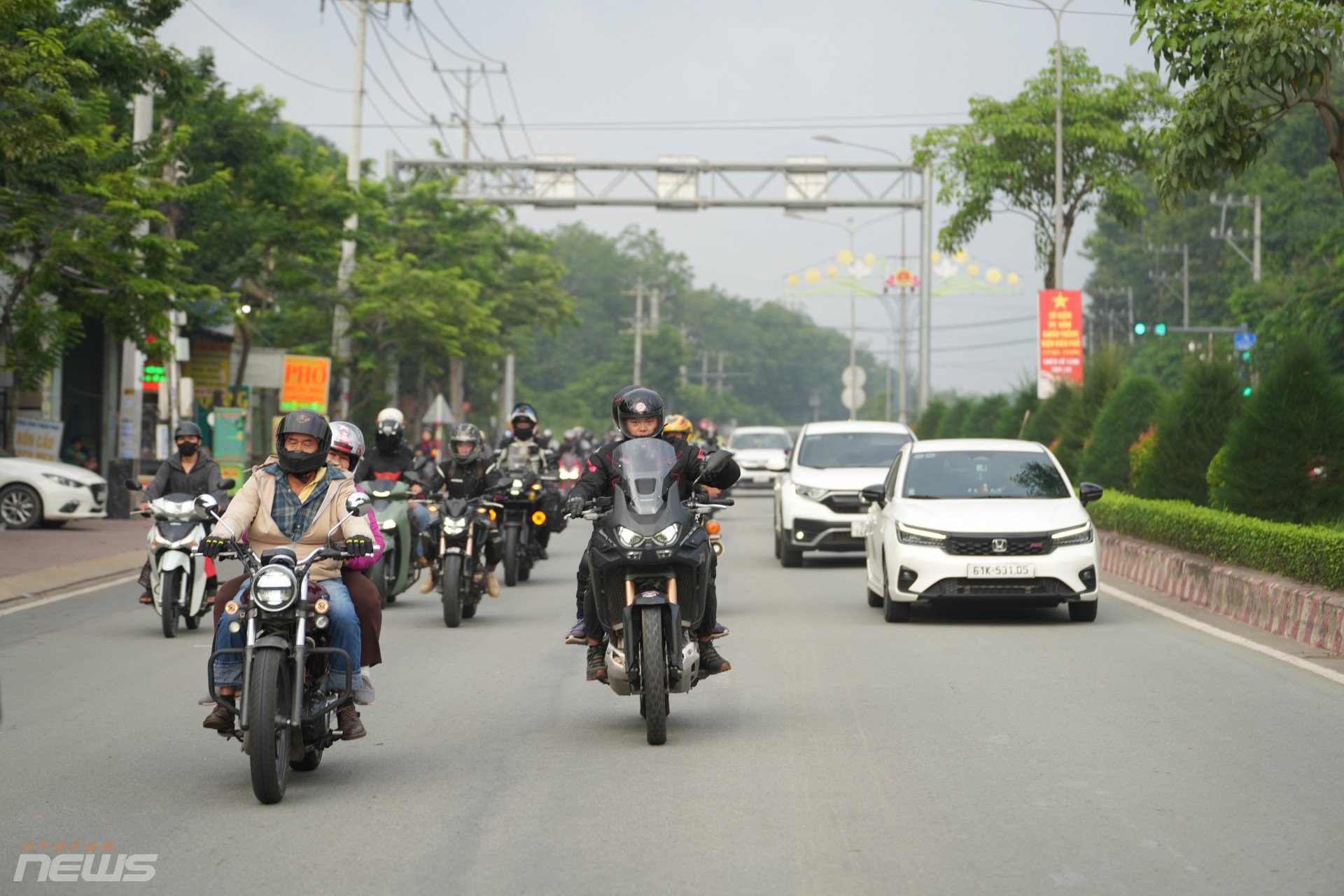 Đoàn xe hơn 200 biker thực hiện hành trình xuyên rừng Bù Gia Mập, hội ngộ tại Tà Đùng
