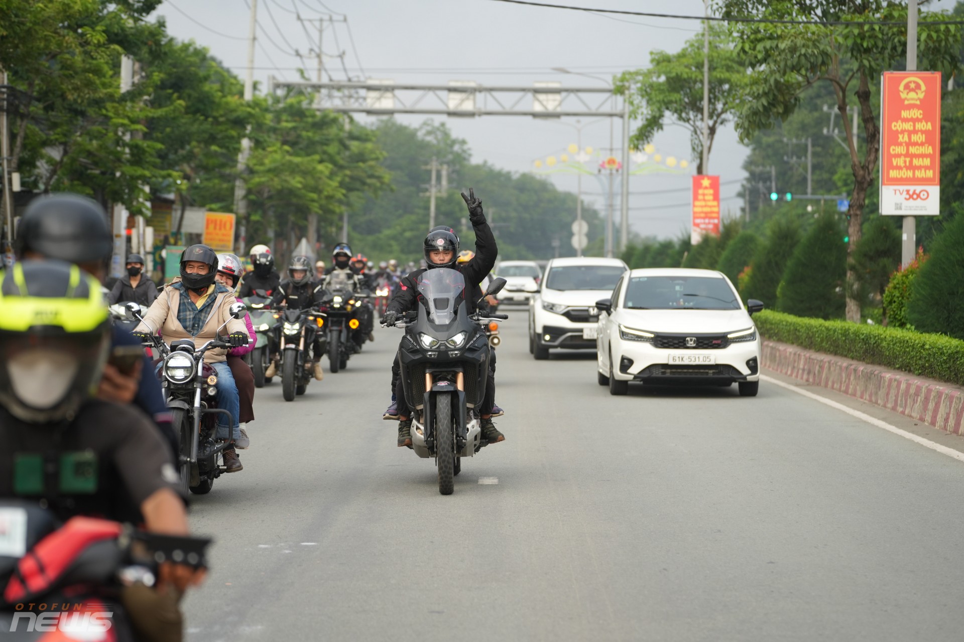 Đoàn xe hơn 200 biker thực hiện hành trình xuyên rừng Bù Gia Mập, hội ngộ tại Tà Đùng