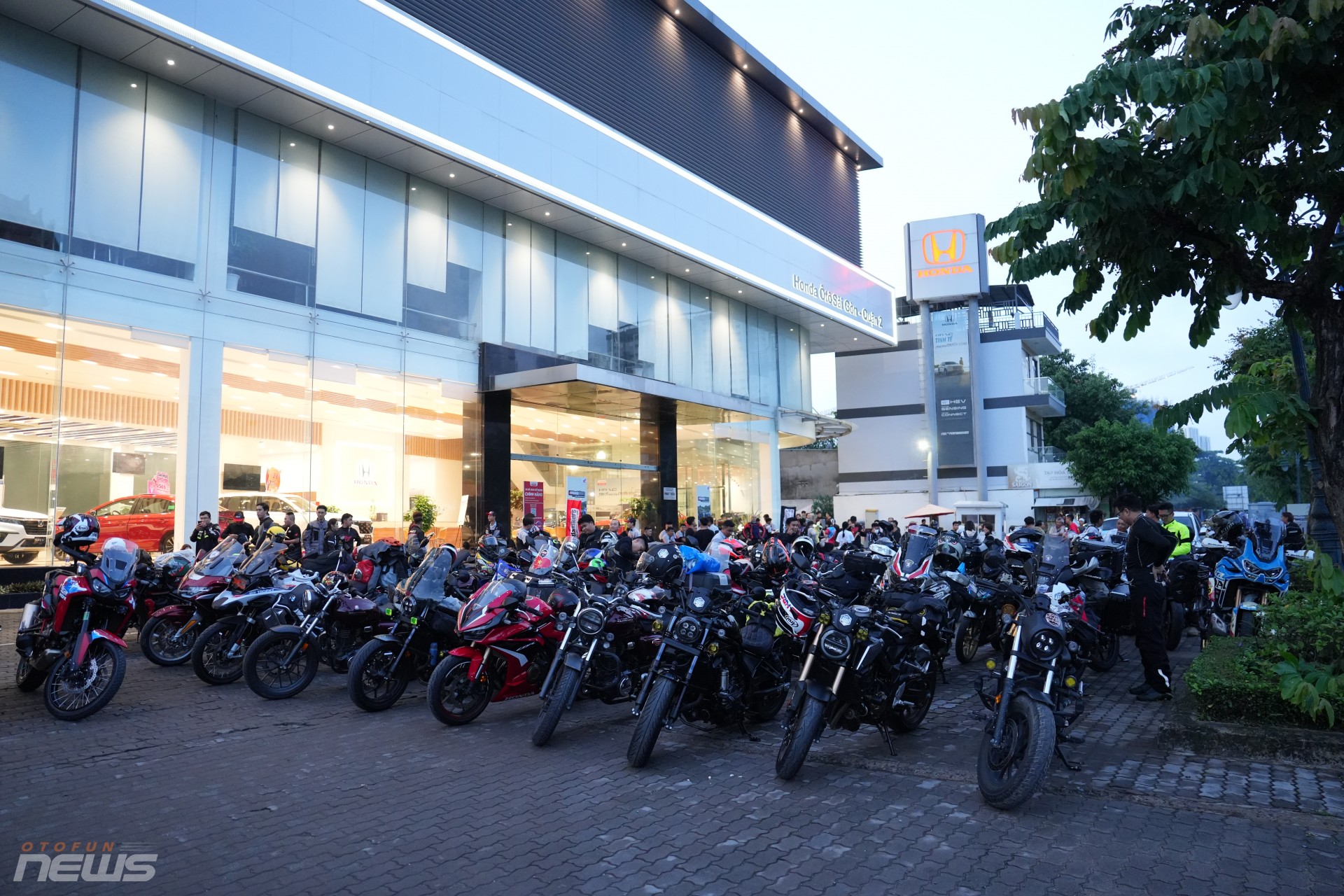 Đoàn xe hơn 200 biker xuyên rừng Bù Gia Mập, chạm đến vẻ đẹp Tà Đùng