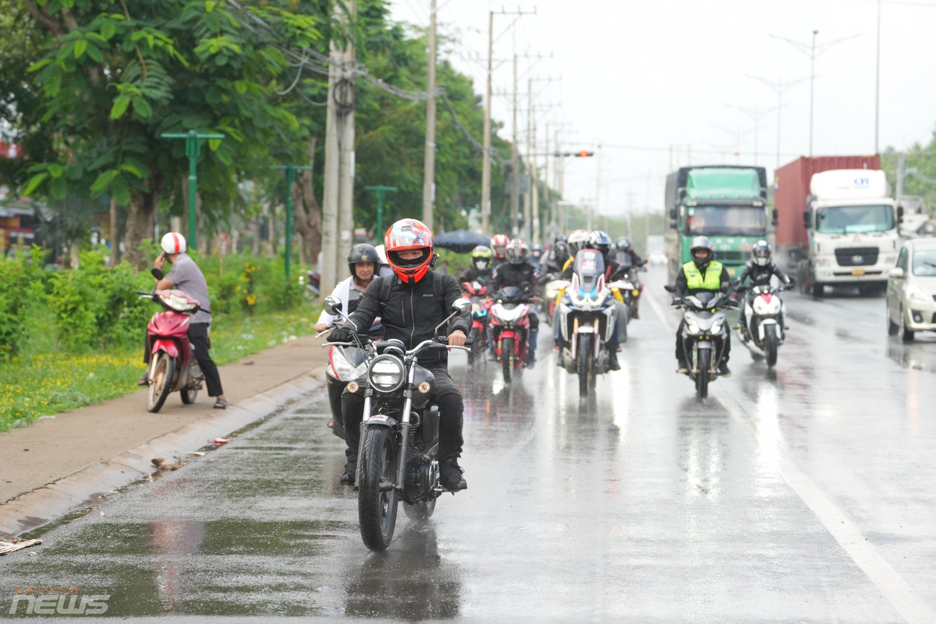 Đoàn xe hơn 200 biker thực hiện hành trình xuyên rừng Bù Gia Mập, hội ngộ tại Tà Đùng