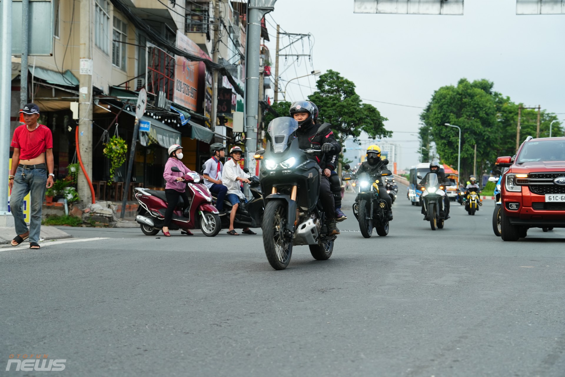 Đoàn xe hơn 200 biker thực hiện hành trình xuyên rừng Bù Gia Mập, hội ngộ tại Tà Đùng
