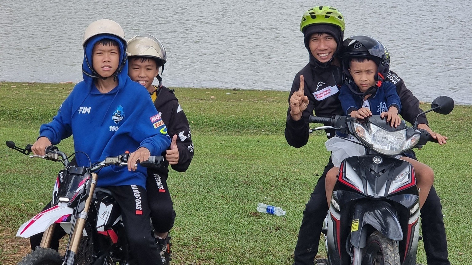 Tâm sự người cha dành tất cả cuộc đời cho ước mơ MotoGP của các con