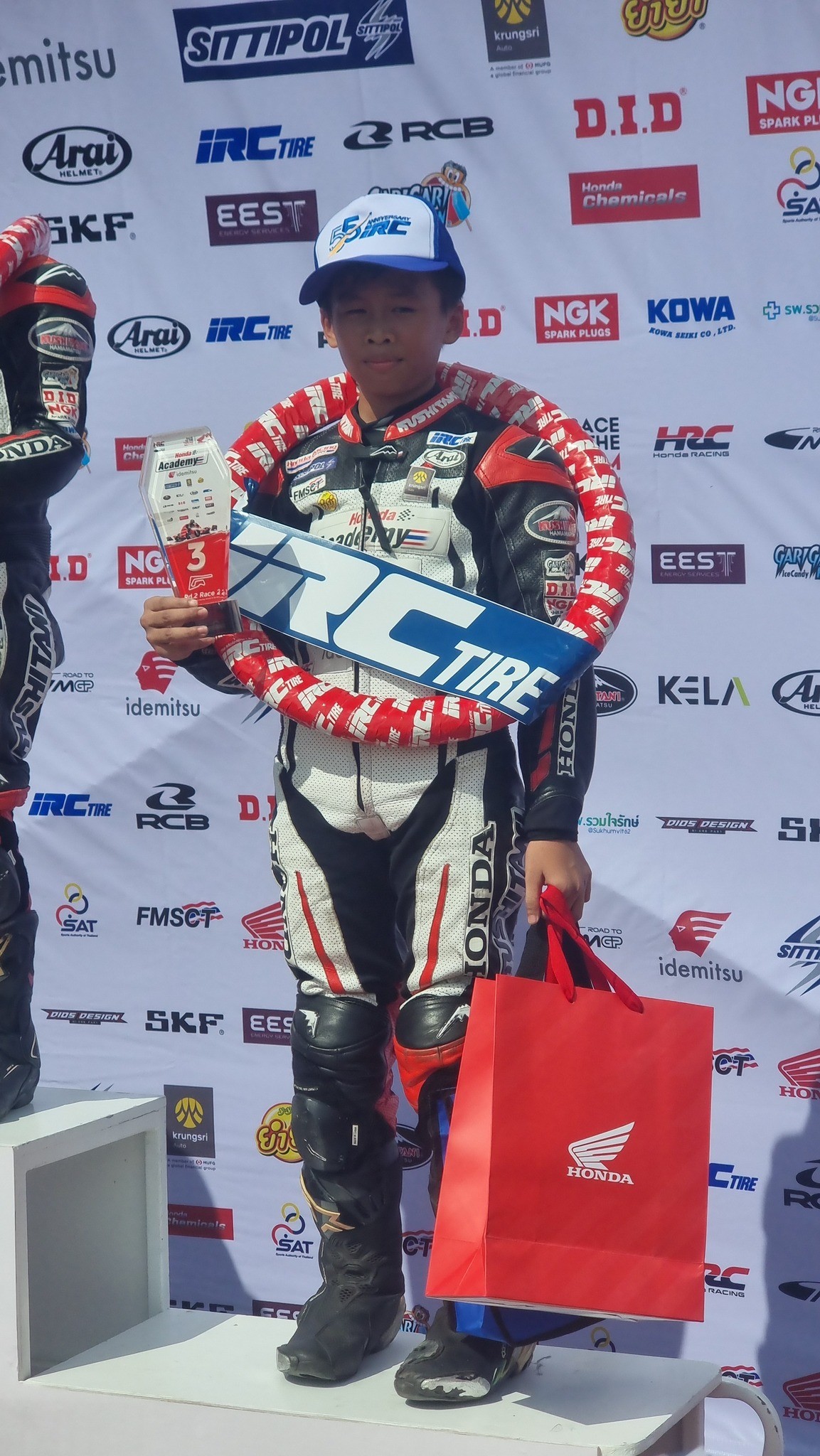 Tâm sự người cha dành tất cả cuộc đời cho ước mơ MotoGP của các con