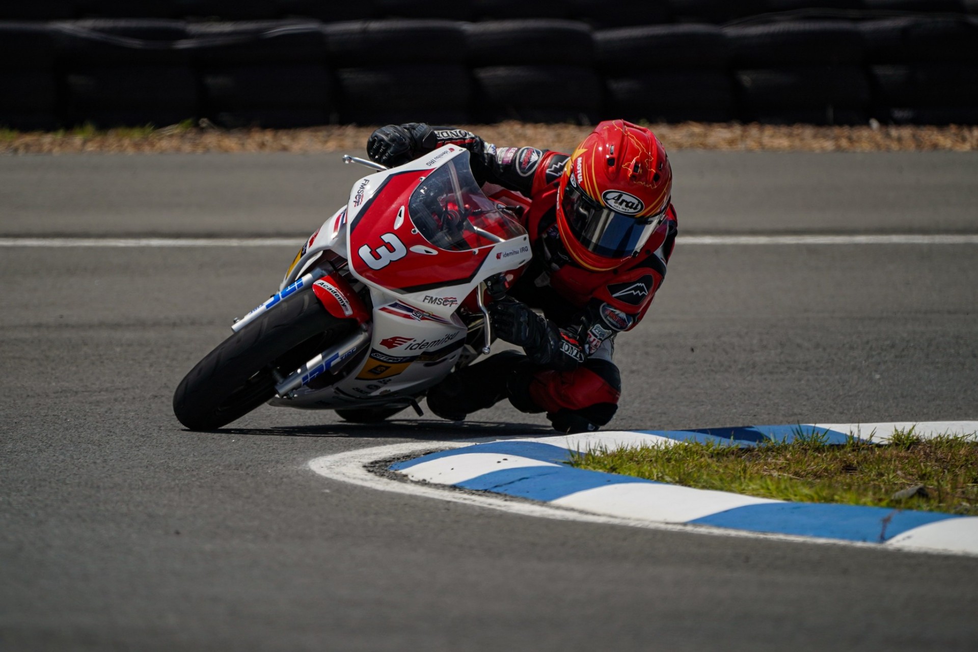 Tâm sự của người cha dành tất cả cuộc đời cho ước mơ đua MotoGP của các con