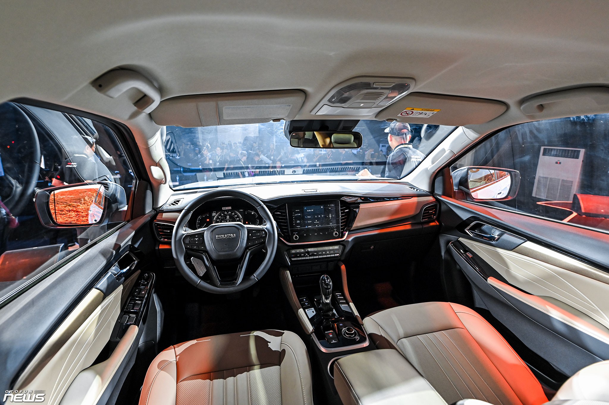Chi tiết Isuzu mu-X 2025 - "Không hòa mình vào số đông"