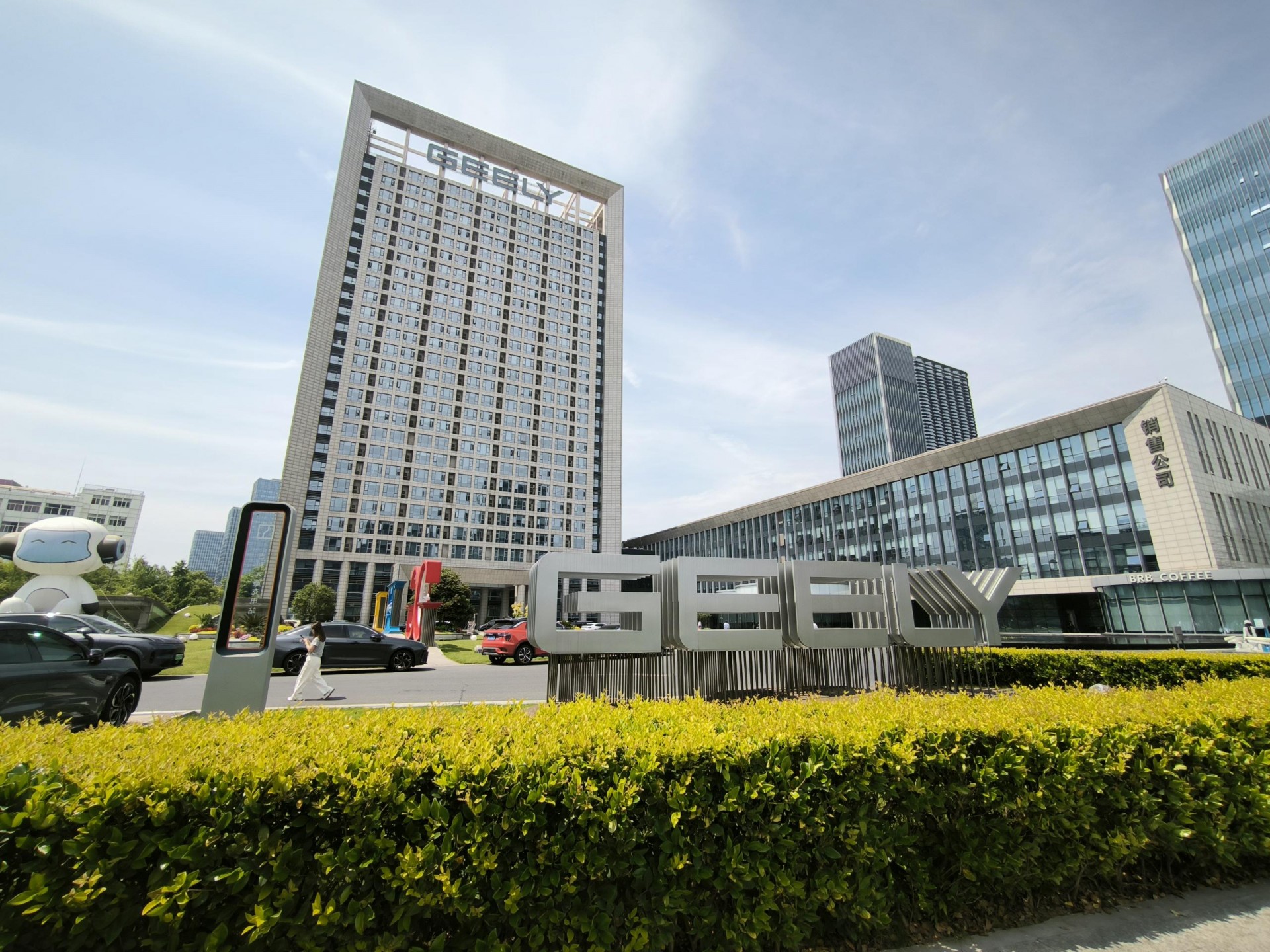 Chủ tịch Geely tuyên bố ngừng xây dựng nhà máy mới vì dư thừa công suất toàn cầu