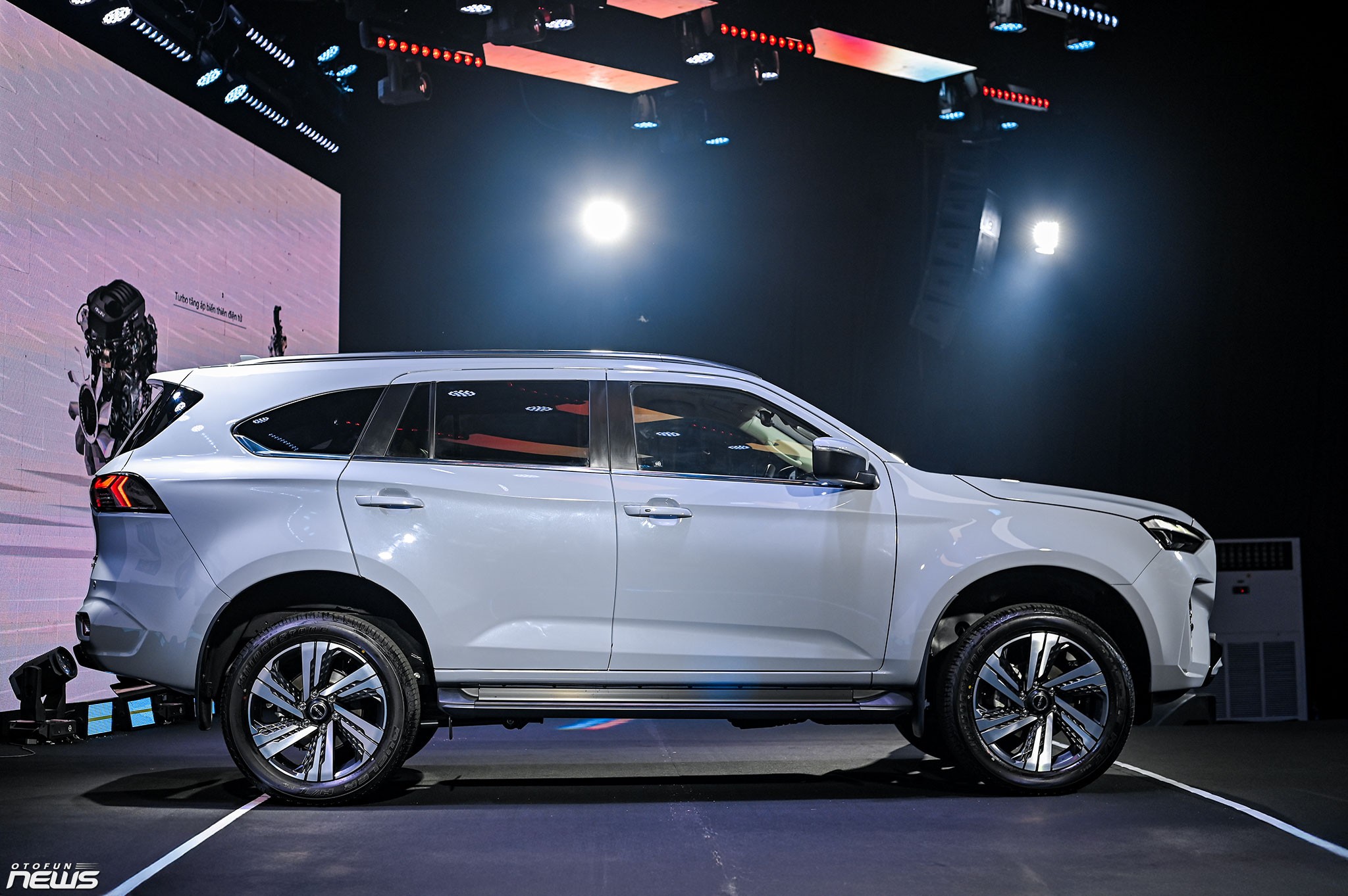 Chi tiết Isuzu mu-X 2025 - 