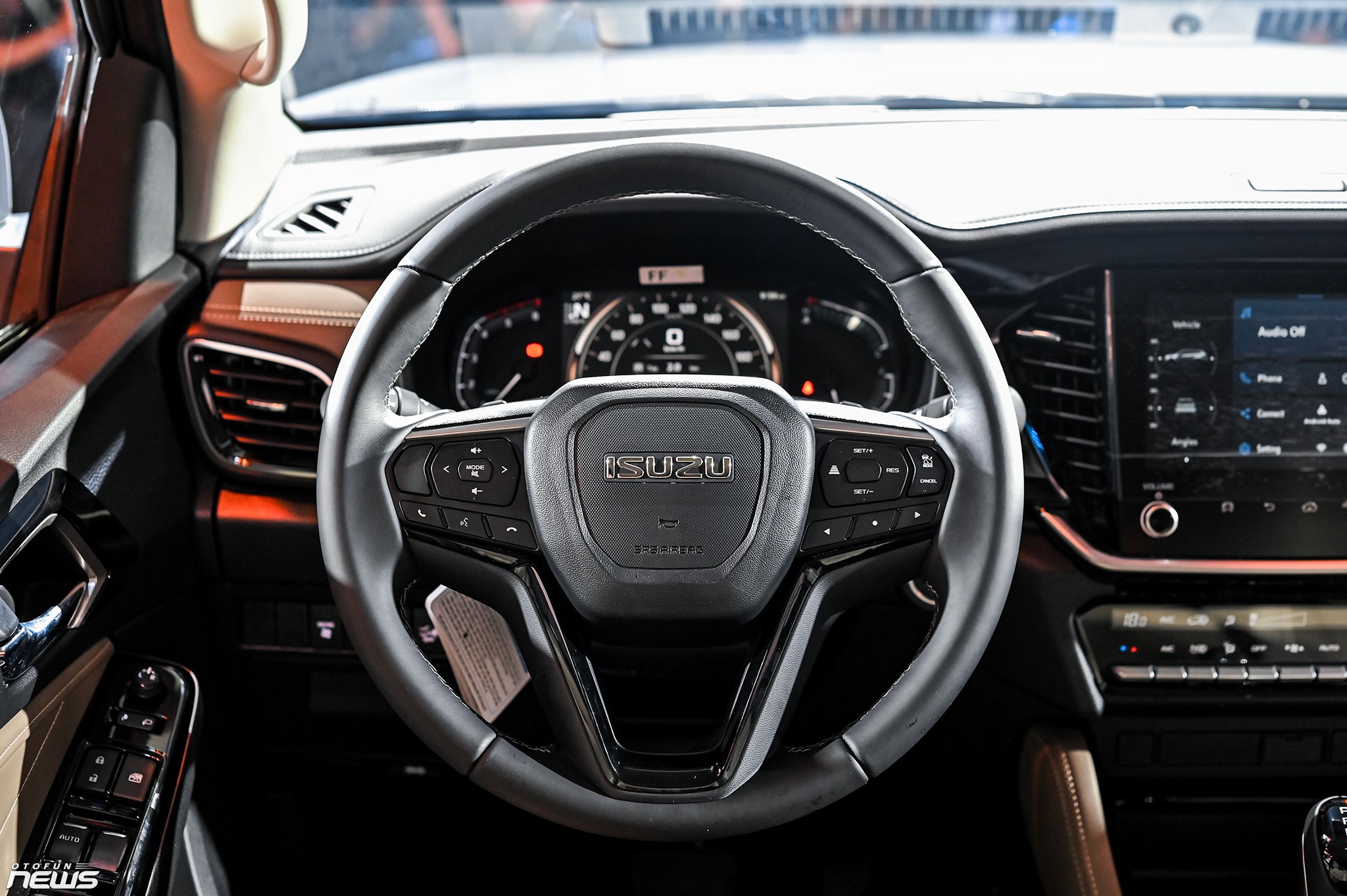 Chi tiết Isuzu mu-X 2025 - 