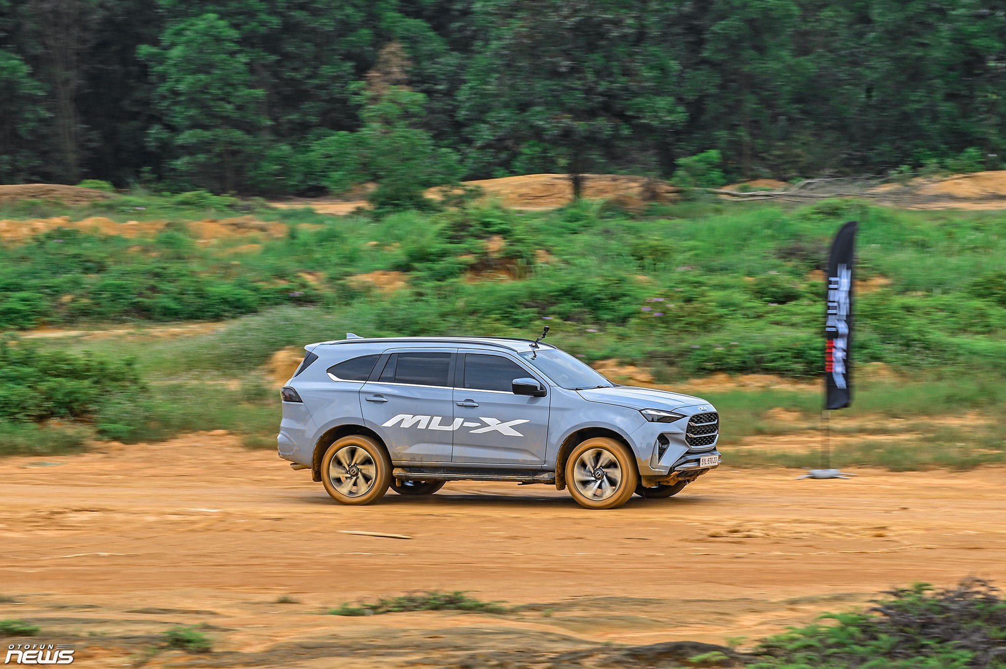 Chi tiết Isuzu mu-X 2025 - 