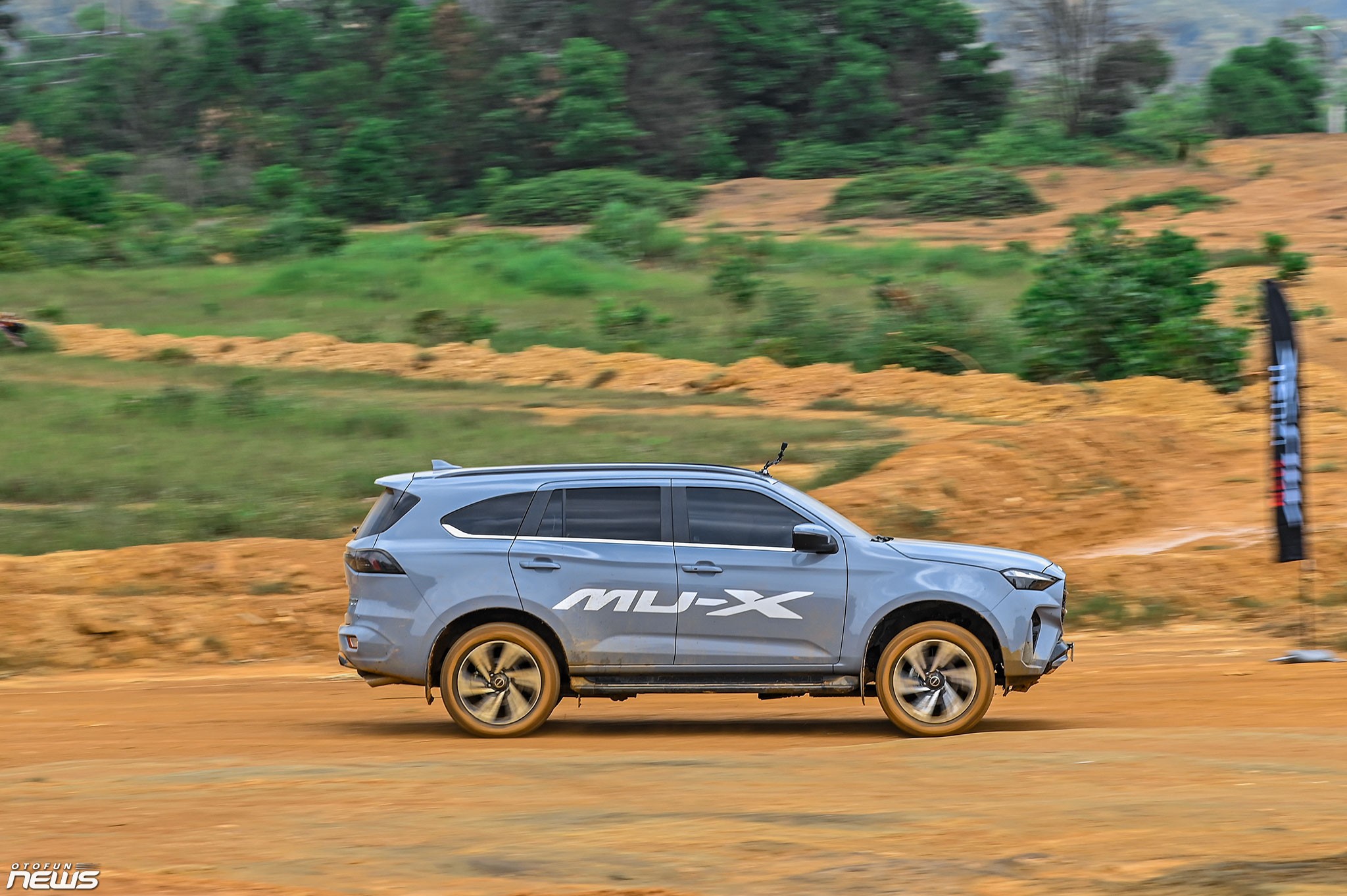 Chi tiết Isuzu mu-X 2025 - 