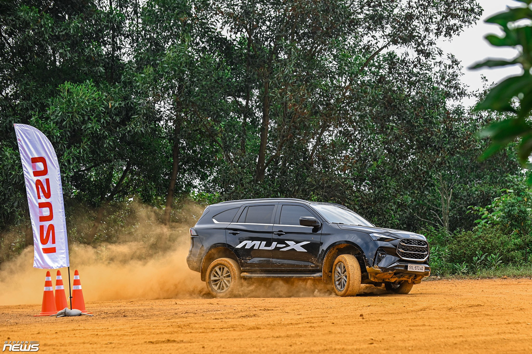 Chi tiết Isuzu mu-X 2025 - 