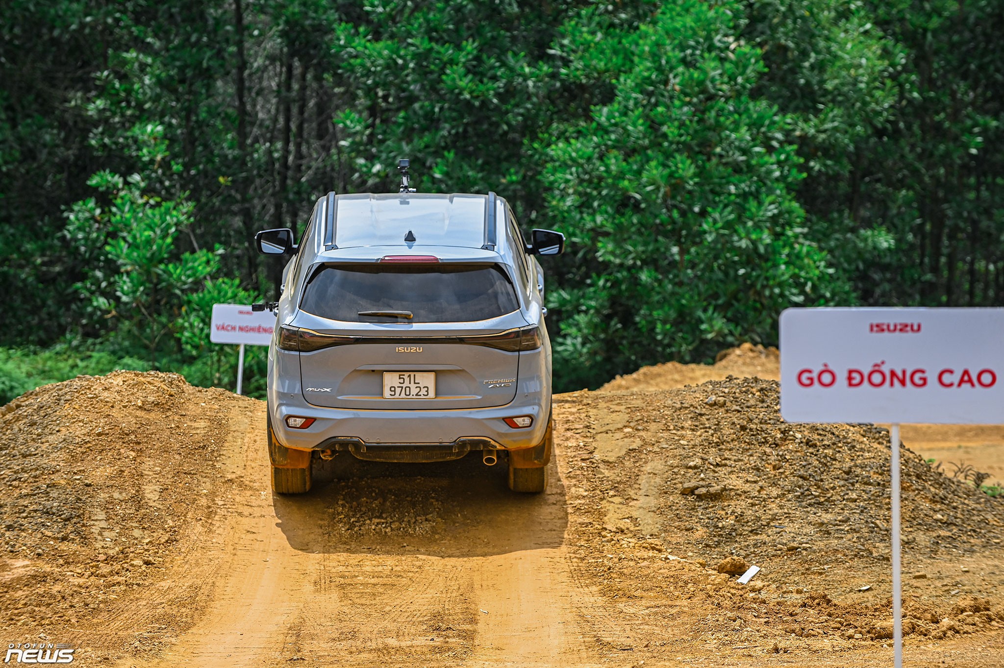 Chi tiết Isuzu mu-X 2025 - 