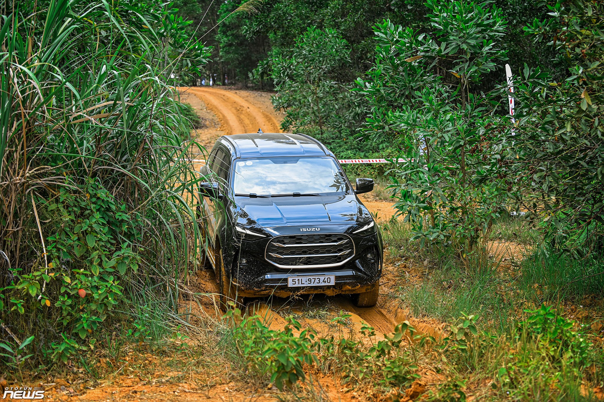 Chi tiết Isuzu mu-X 2025 - 