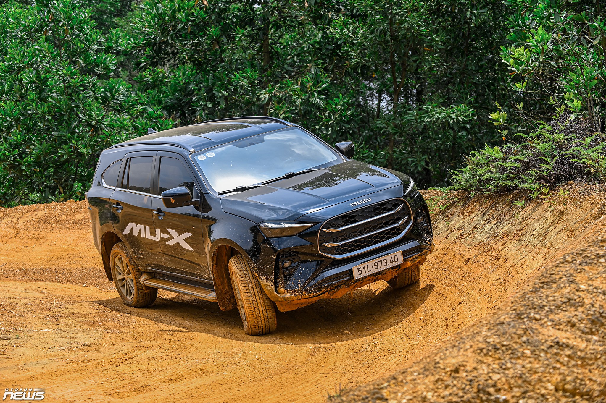 Chi tiết Isuzu mu-X 2025 - 