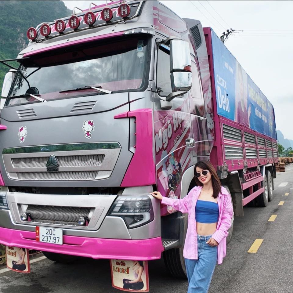 Hành trình làm mẹ sau vô-lăng của nữ tài xế, tiktoker Ngô Hạnh