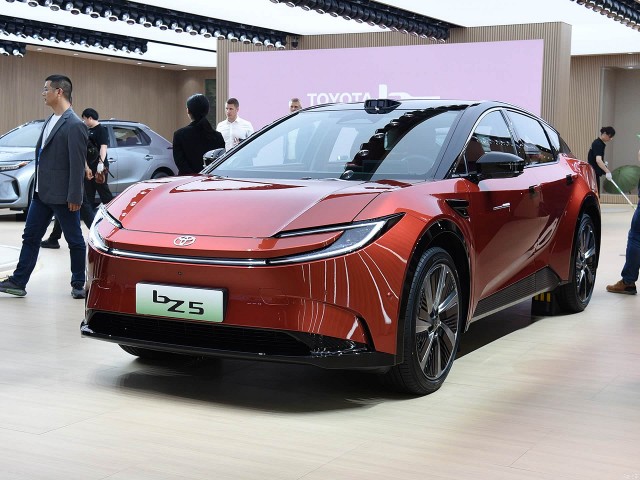 SUV điện Toyota bZ5 chính thức ra mắt với giá khởi điểm từ 469 triệu đồng tại Trung Quốc