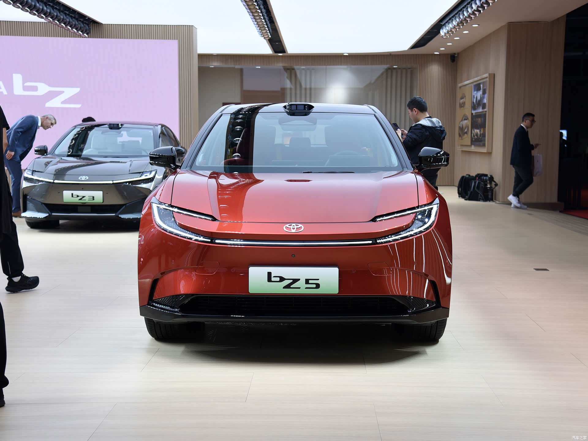SUV điện Toyota bZ5 ra mắt Trung Quốc có giá bao nhiêu