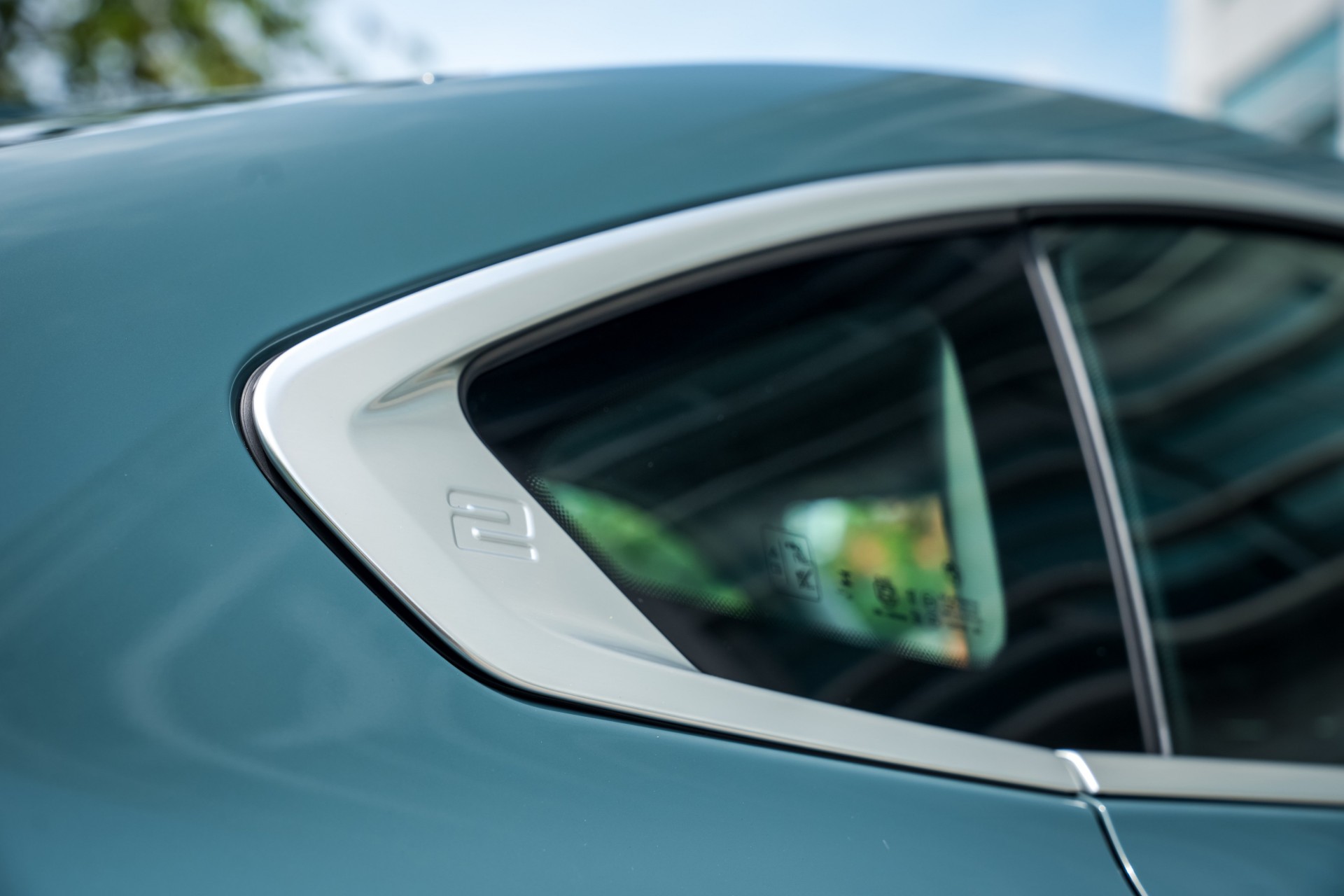 BMW 2 Series Gran Coupe thế hệ mới ra mắt, gây tranh cãi vì 'hao hao xe Trung Quốc'