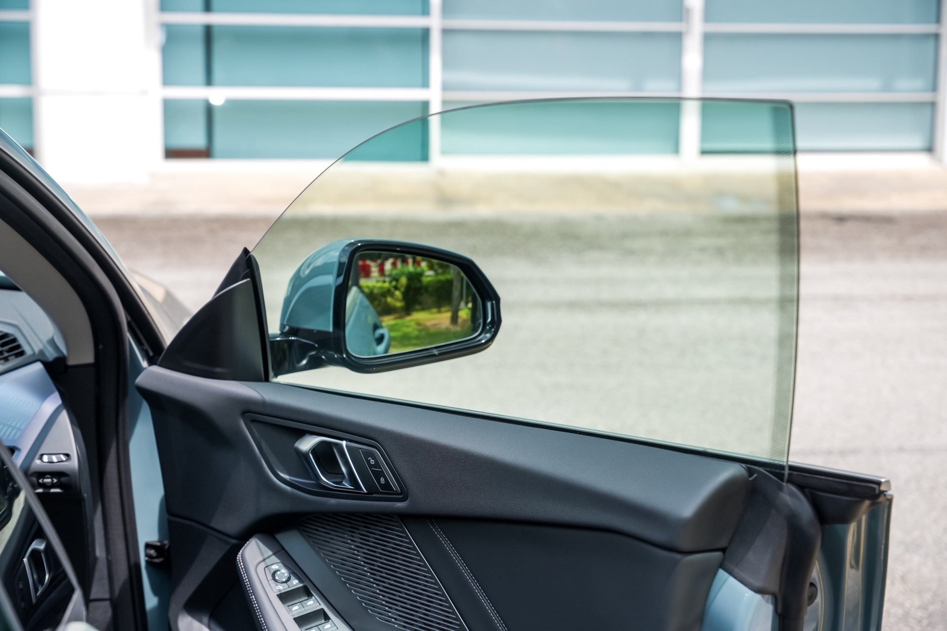 BMW 2 Series Gran Coupe thế hệ mới ra mắt, gây tranh cãi vì 'hao hao xe Trung Quốc'
