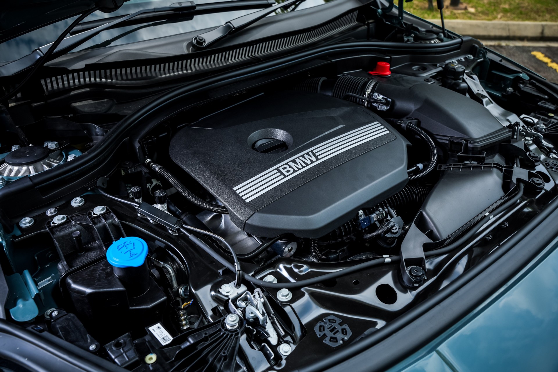 BMW 2 Series Gran Coupe thế hệ mới ra mắt, gây tranh cãi vì 'hao hao xe Trung Quốc'