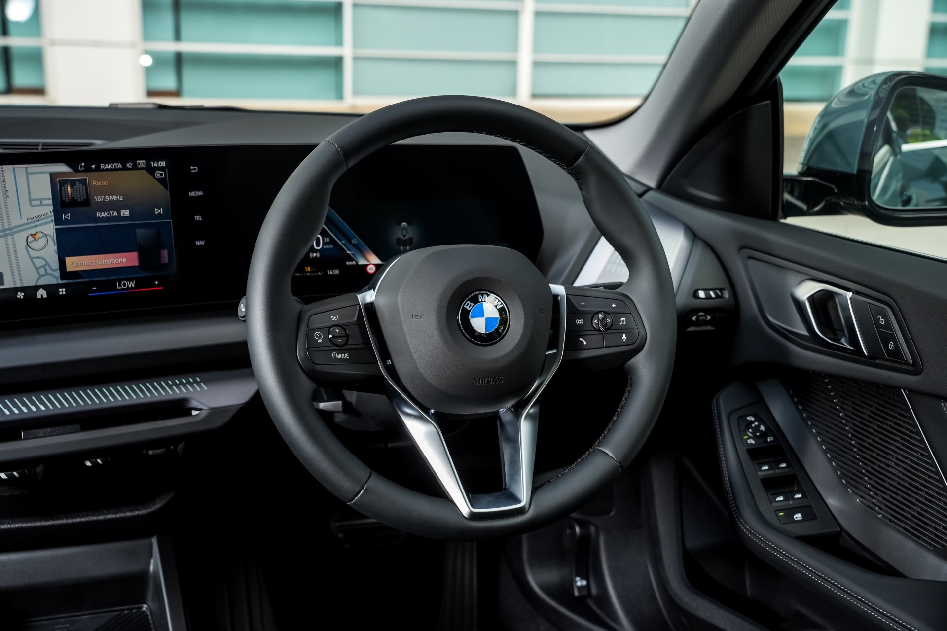 BMW 2 Series Gran Coupe thế hệ mới ra mắt, gây tranh cãi vì 'hao hao xe Trung Quốc'