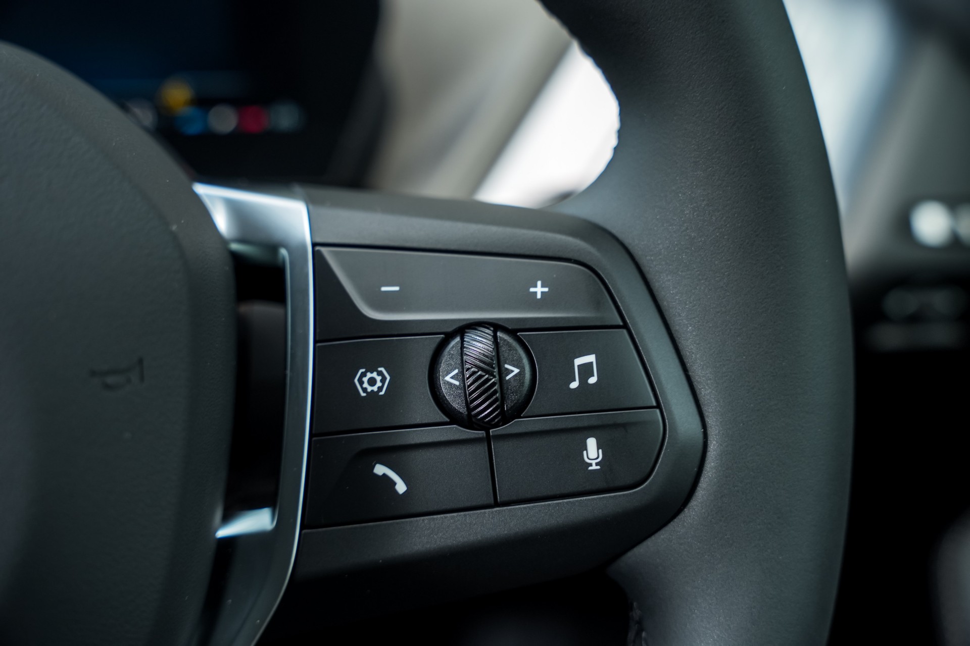 BMW 2 Series Gran Coupe thế hệ mới ra mắt, gây tranh cãi vì 'hao hao xe Trung Quốc'