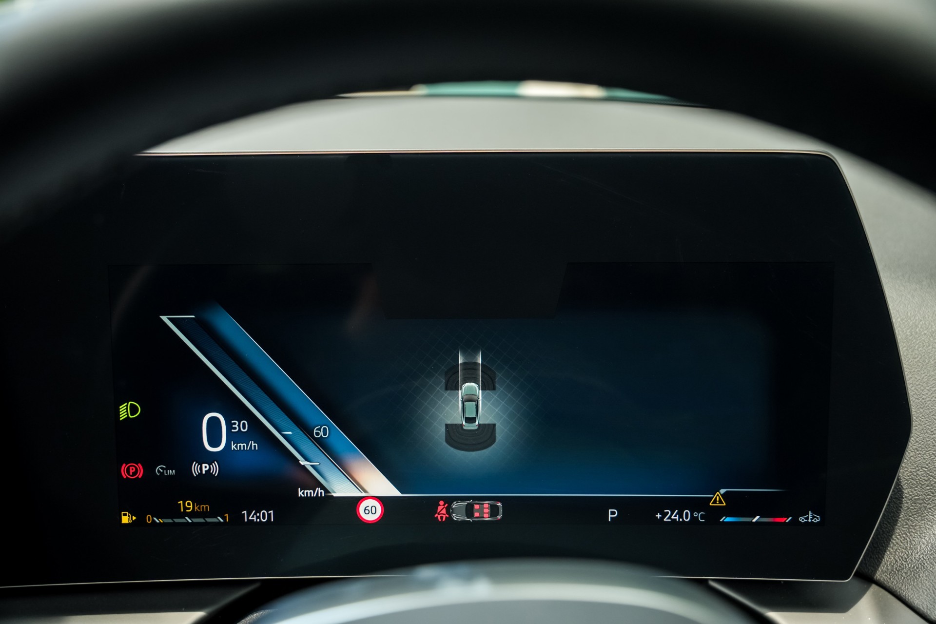 BMW 2 Series Gran Coupe thế hệ mới ra mắt, gây tranh cãi vì 'hao hao xe Trung Quốc'