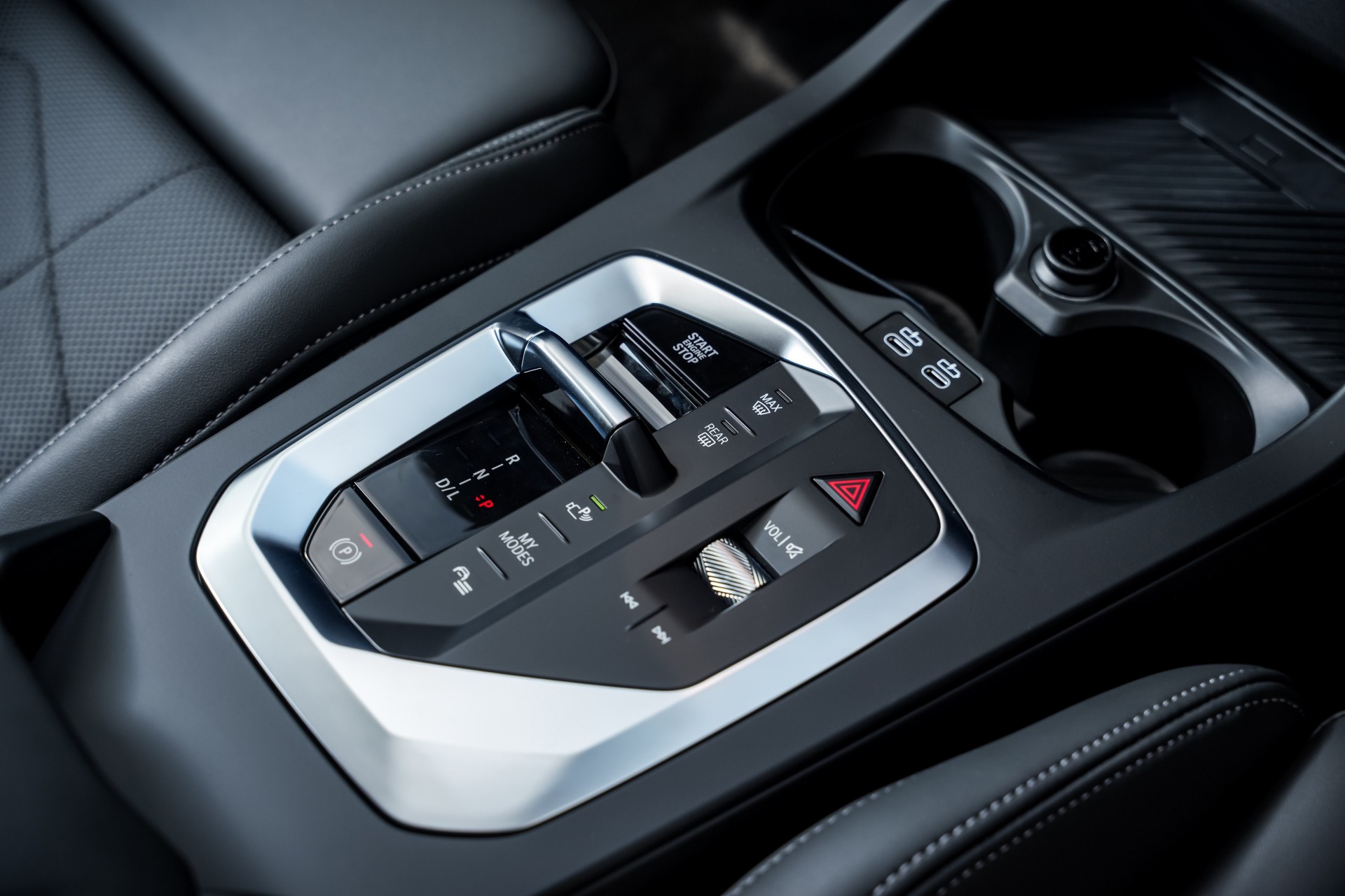 BMW 2 Series Gran Coupe thế hệ mới ra mắt, gây tranh cãi vì 'hao hao xe Trung Quốc'
