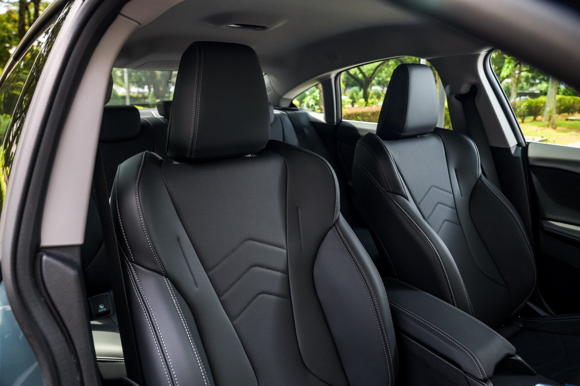 BMW 2 Series Gran Coupe thế hệ mới ra mắt, gây tranh cãi vì 'hao hao xe Trung Quốc'