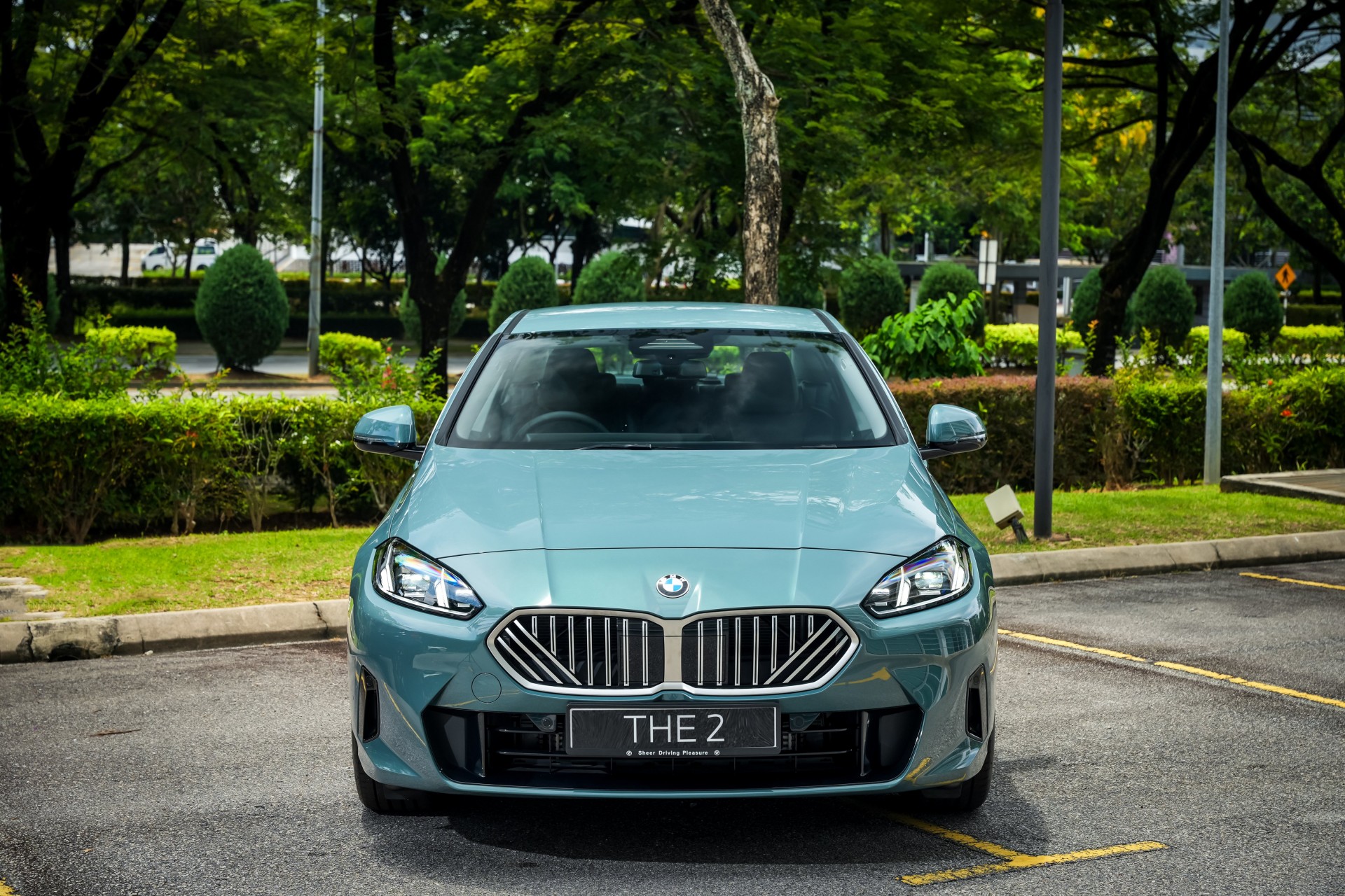 BMW 2 Series Gran Coupe thế hệ mới ra mắt, gây tranh cãi vì 'hao hao xe Trung Quốc'