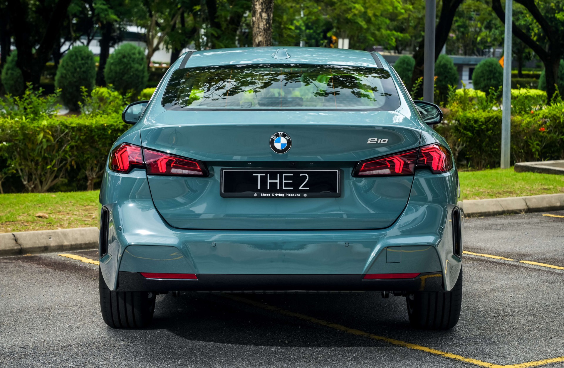 BMW 2 Series Gran Coupe thế hệ mới ra mắt, gây tranh cãi vì 'hao hao xe Trung Quốc'