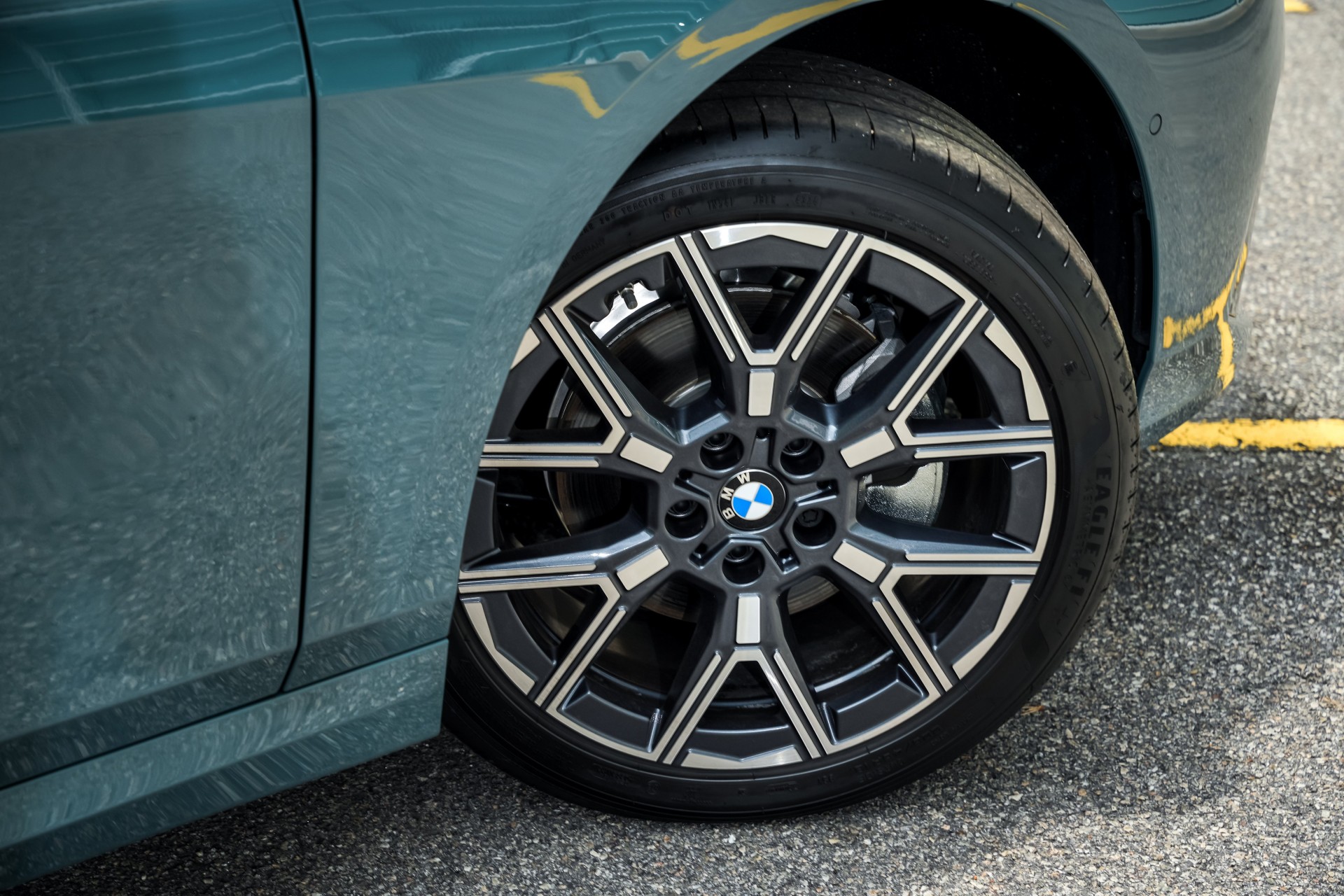 BMW 2 Series Gran Coupe thế hệ mới ra mắt, gây tranh cãi vì 'hao hao xe Trung Quốc'