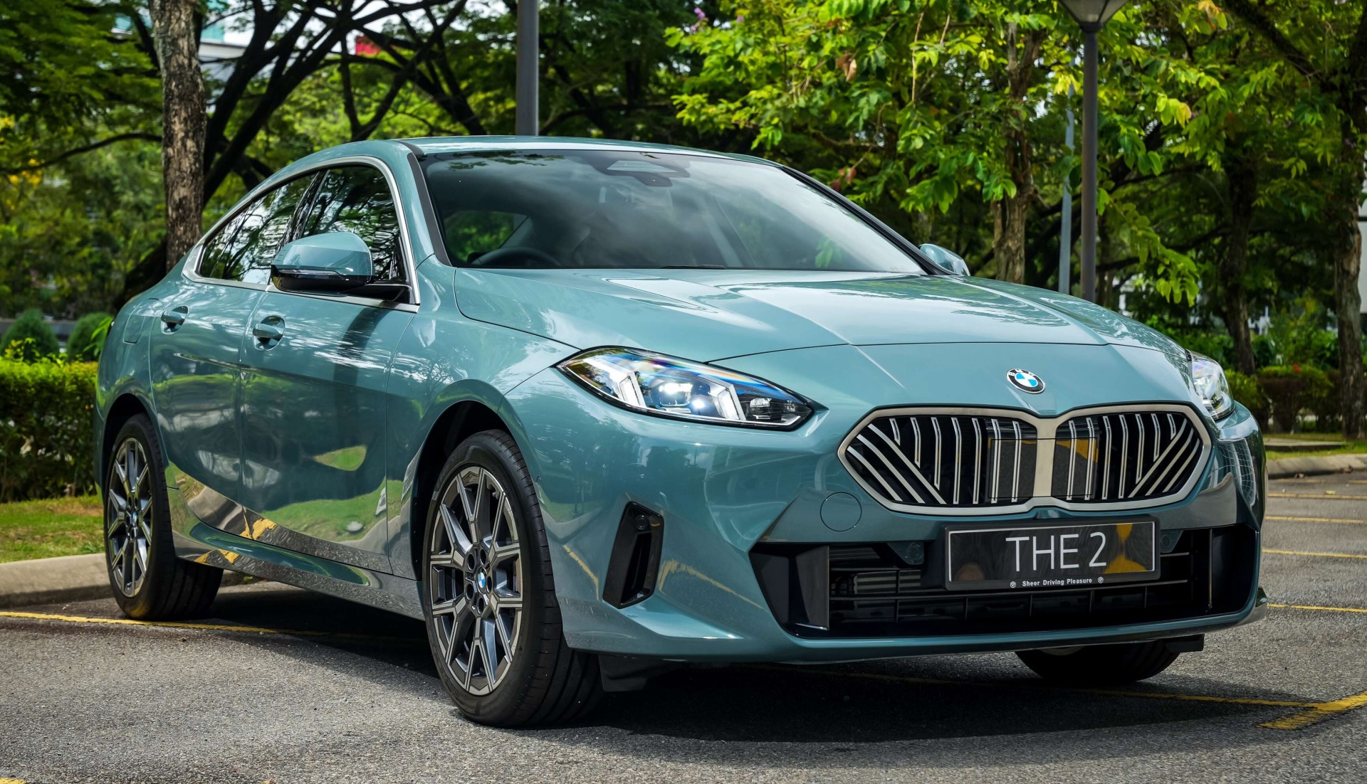 BMW 2 Series Gran Coupe thế hệ mới ra mắt, gây tranh cãi vì 'hao hao xe Trung Quốc'