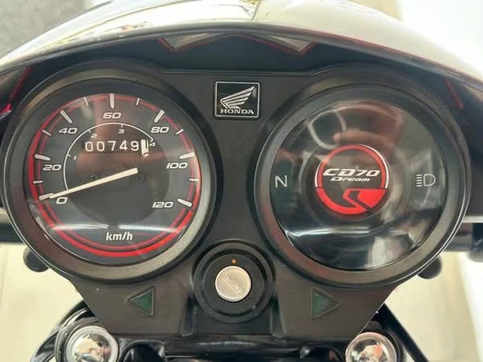 Ngắm xe máy 70 cc cổ điển của Honda, giá chỉ 13,9 triệu đồng